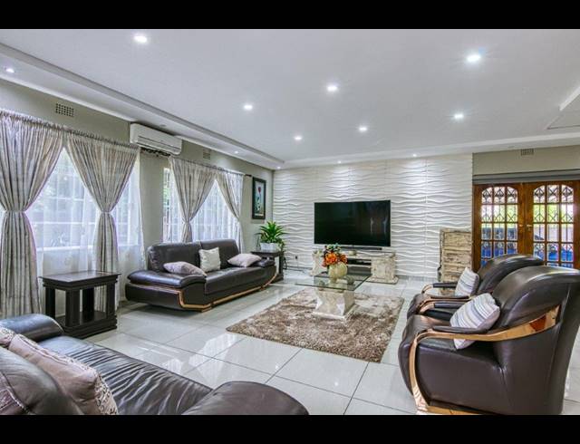 3 BEDROOM APARTMENT FOR SALE IN KENSINGTON B